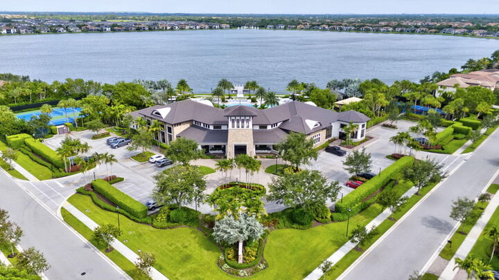 Property Photo: 11365 Watercrest Circle E FL 33076