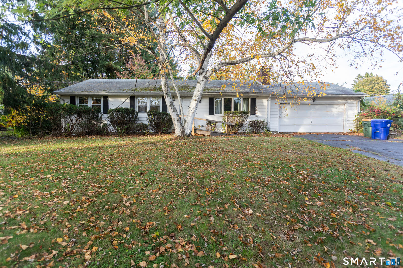 Property Photo:  661 Allen Avenue  CT 06451 