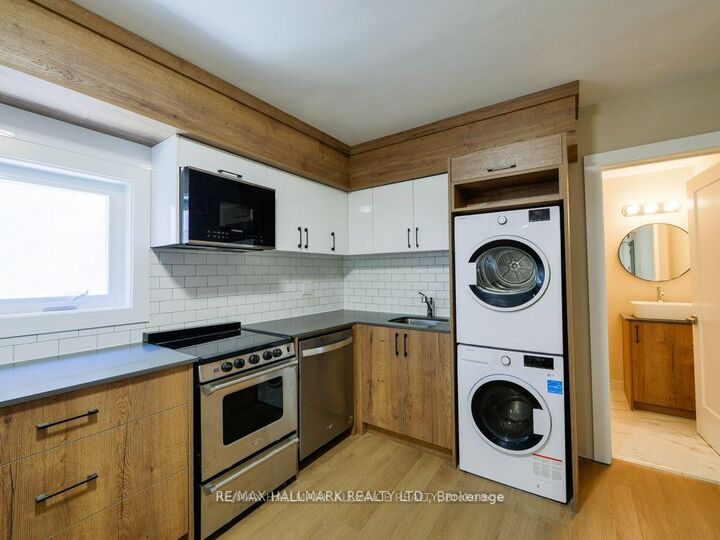 Property Photo:  628 Danforth Avenue 202  ON M4K 1R3 