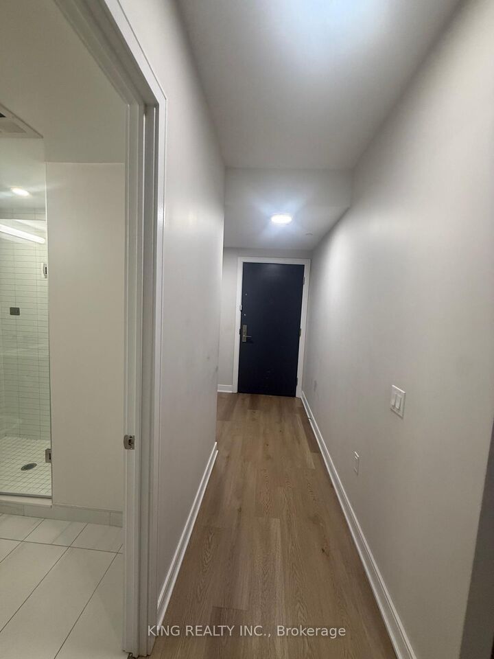 Property Photo:  86 Dundas Street E 411  ON L5A 0B1 