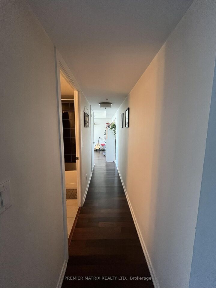 Property Photo:  20 Joe Shuster Way 1212  ON M6K 0A3 