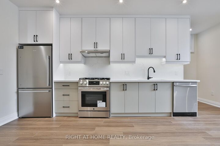 Property Photo:  39 Fifteenth Street 2  ON M8V 3J3 
