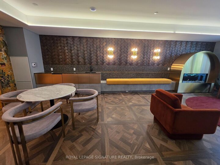 Property Photo:  5 Lakeview Avenue 505  ON M6J 0H3 
