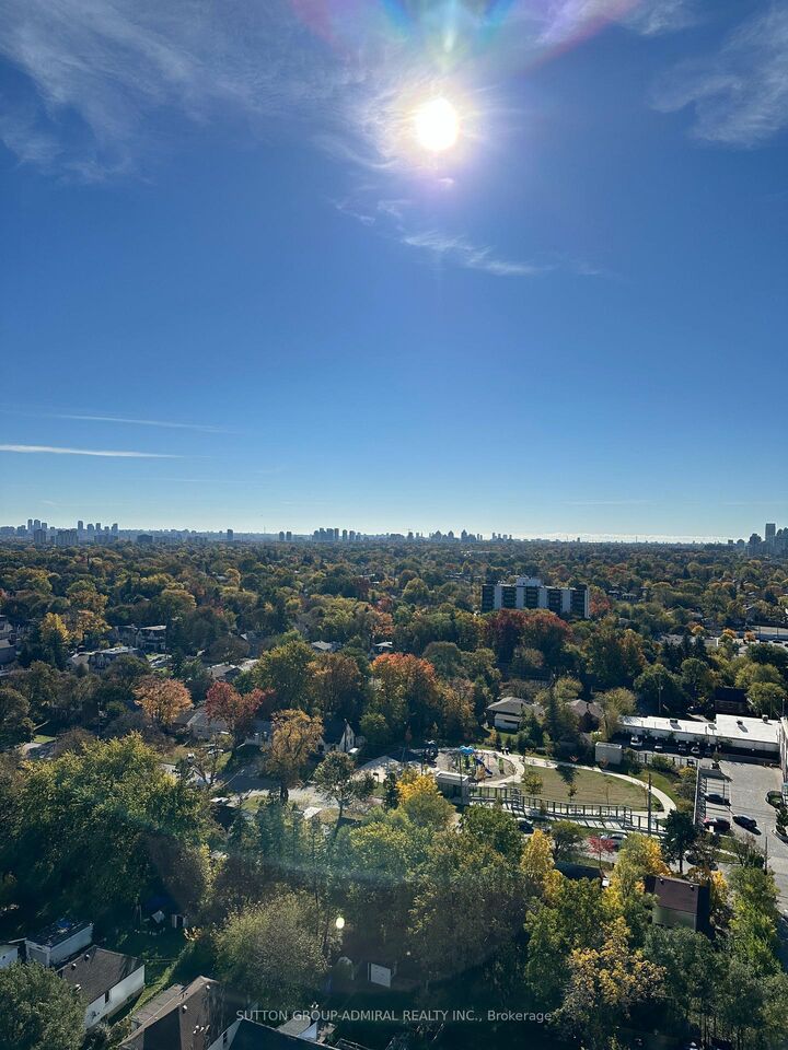 Property Photo:  7161 Yonge Street 1728  ON L3T 0C8 