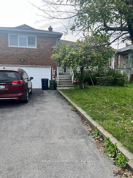 Property Photo:  566 Pharmacy Avenue Bsmt  ON M1L 3G9 