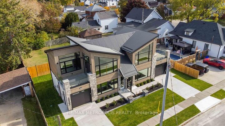 Property Photo:  111 St Clair Street  ON N7V 1N6 