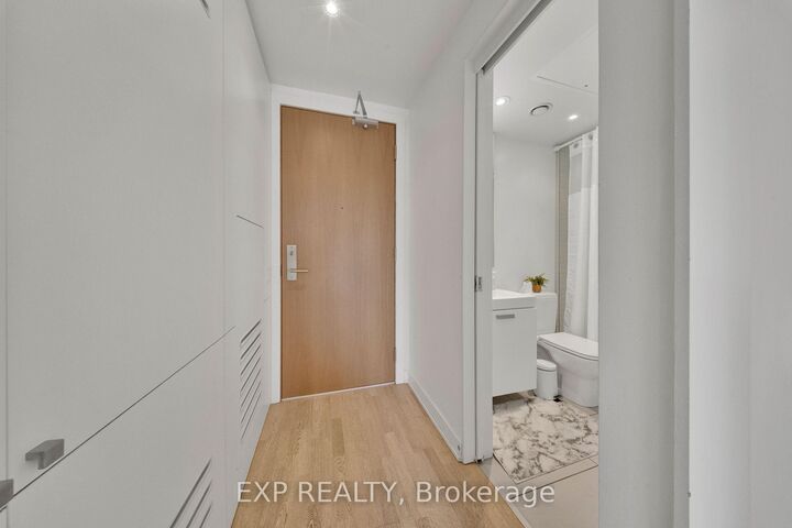 Property Photo:  629 King Street 625  ON M5V 1M5 