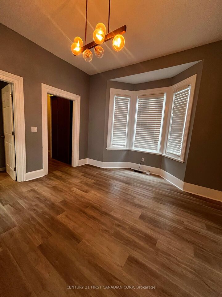 Property Photo:  223 Waterloo Street  ON N6B 2N2 