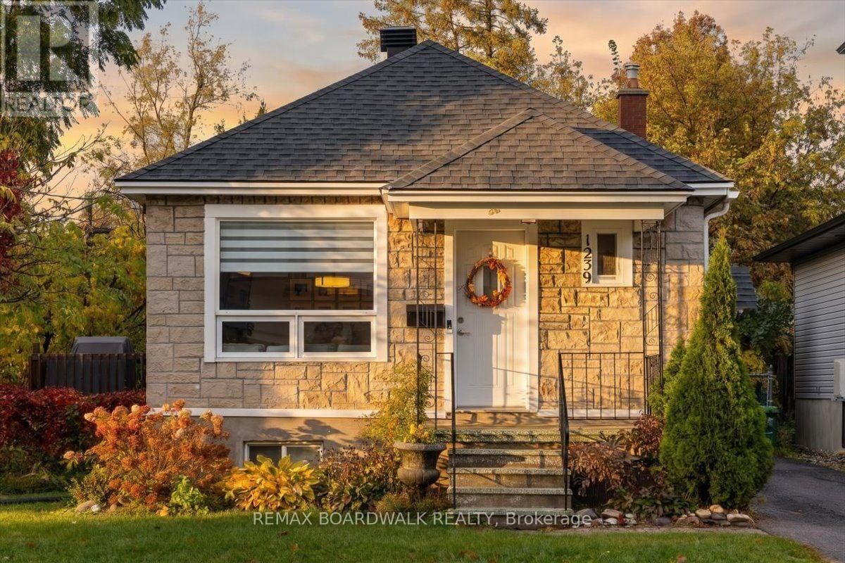 Property Photo: 1239 Anoka Street ON K1V 6C5