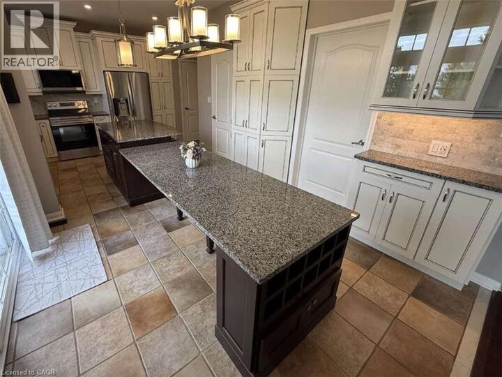 Property Photo:  5673 Roseville Court  ON L7L 6V4 