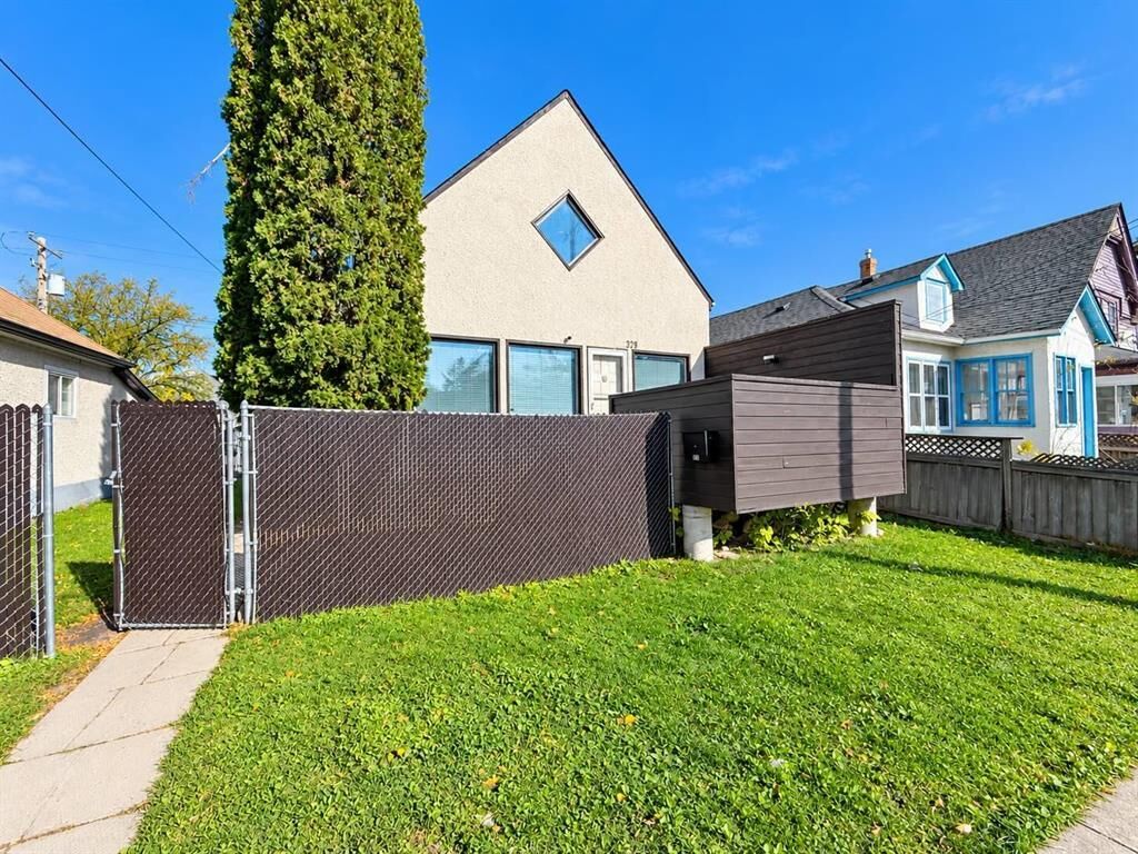 Property Photo: 329 Magnus Avenue MB R2W 2B7