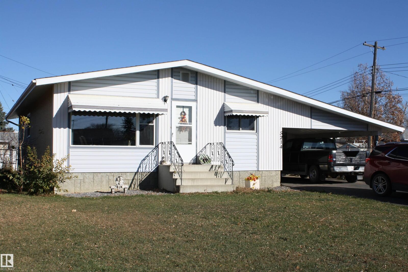 Property Photo: 5214 47 Avenue AB T9C 1M2