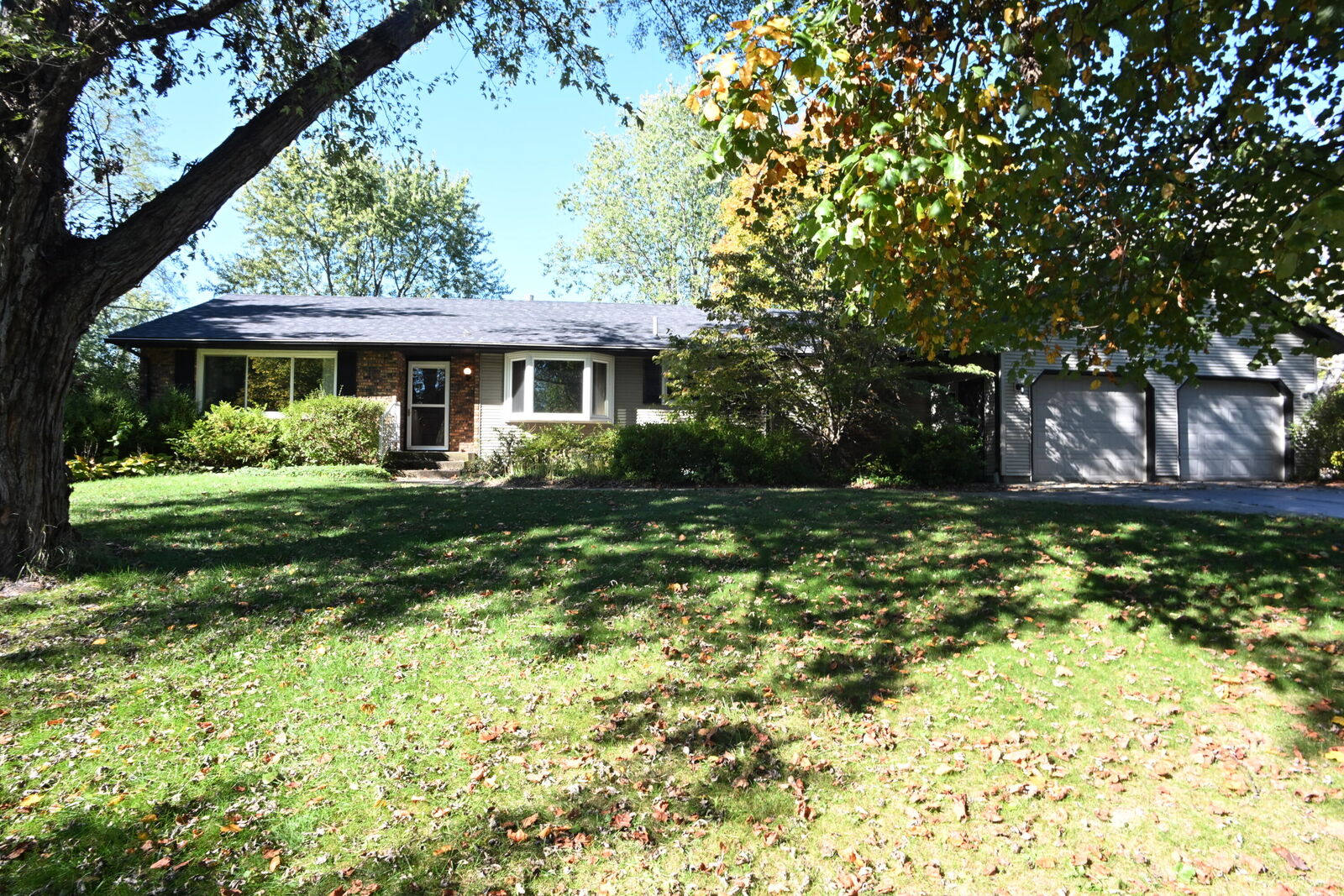 Property Photo:  922 N County Line Road  IN 46391 