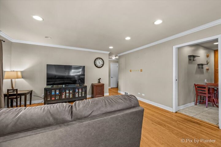 Property Photo:  153 S Prairie Avenue  IL 60108 