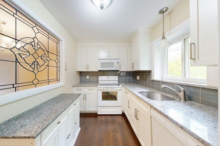 Property Photo:  89 Walnut St 5  MA 02460 