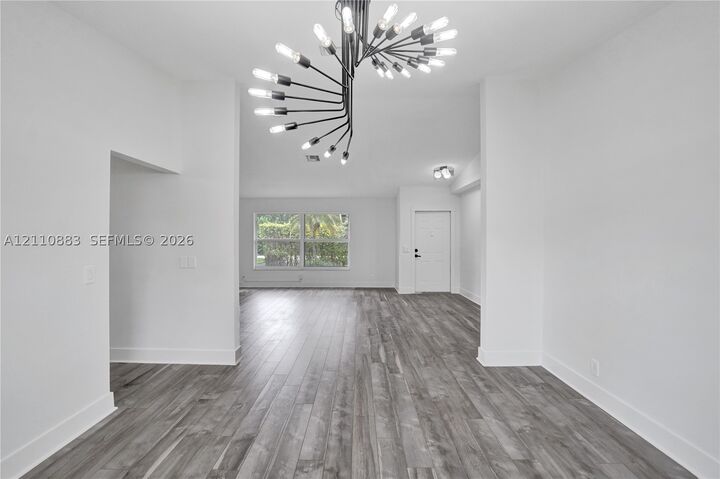 Property Photo:  417 SE 4th St  FL 33004 