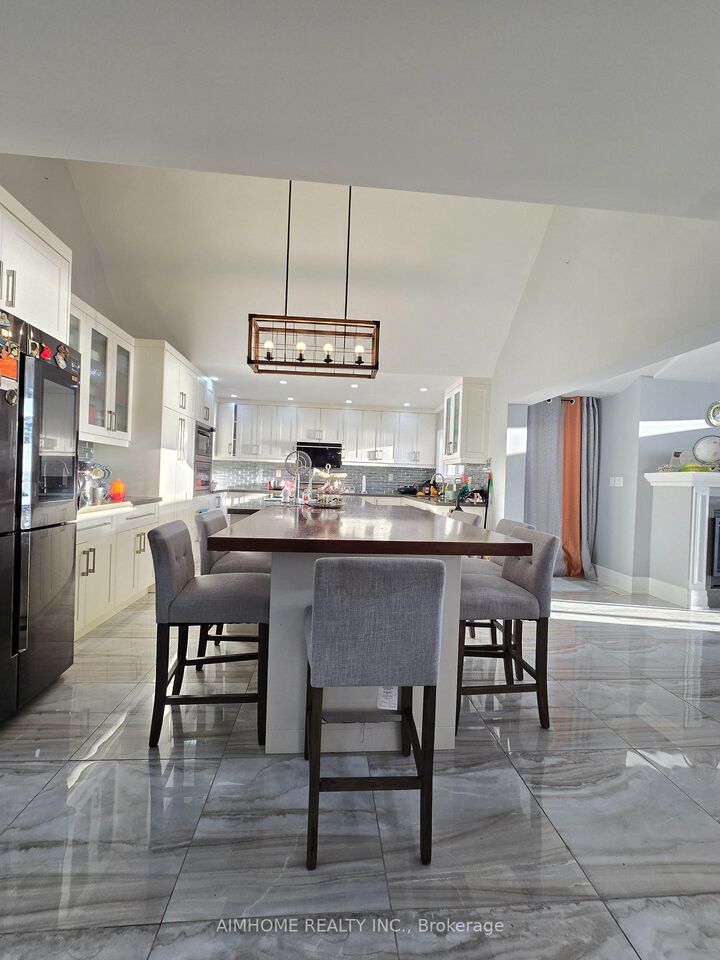 Property Photo:  66A Cooks Bay Drive Rm 3  ON L4P 1L8 