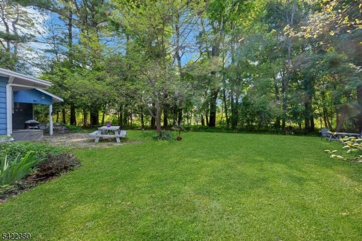 Property Photo:  23 Cottonwood Ct  NJ 07460 