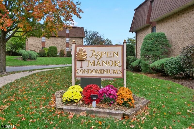 Property Photo:  23 Powderhorn Ct 23  NJ 07095 