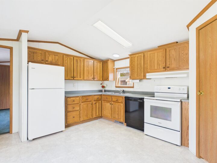 Property Photo:  42 Blue Jay Court  NH 03431 