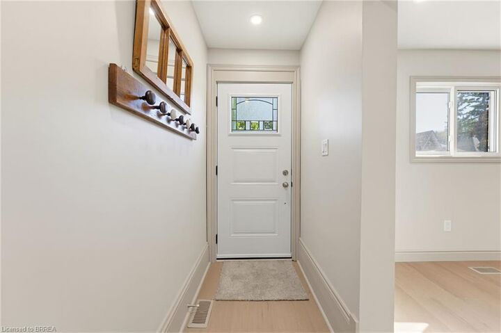 Property Photo: 14 Bond Street ON N3R 4G5