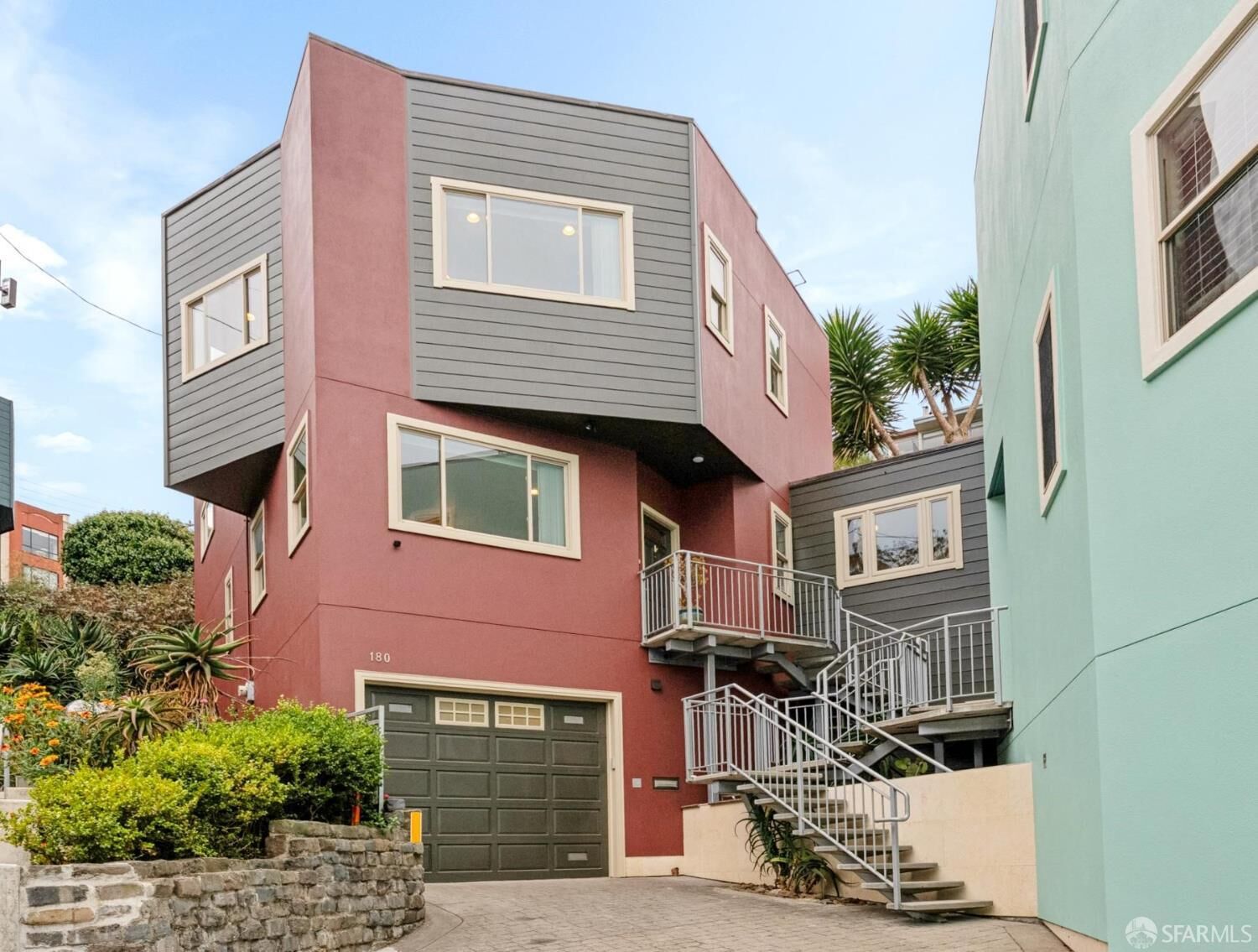 Property Photo:  180 Yukon Street  CA 94114 