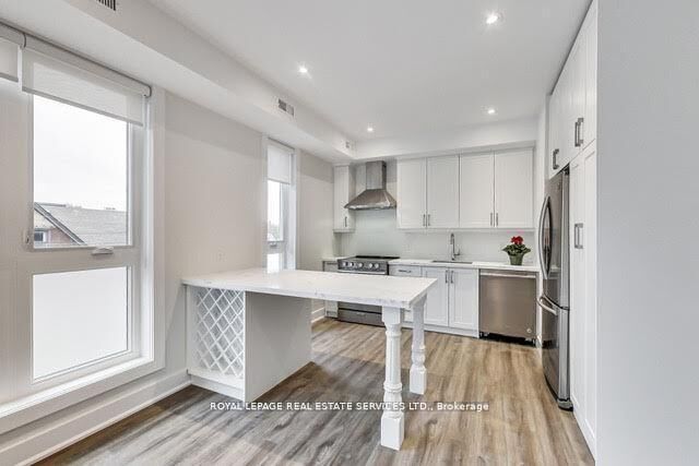 Property Photo:  235 Davenport Road  ON M5R 1J8 