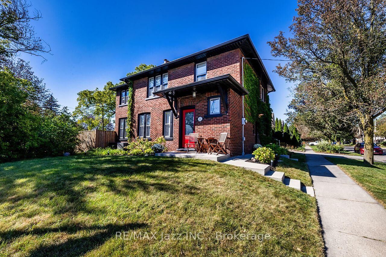 Property Photo:  142 Adelaide Avenue W  ON L1G 1Y8 