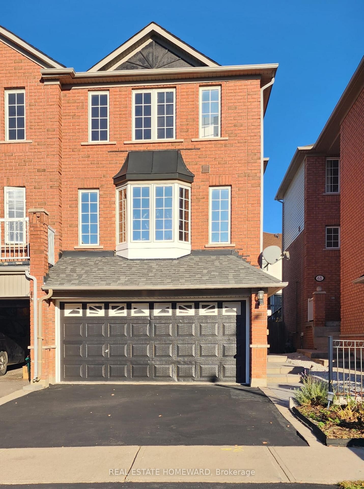 Property Photo:  63 Millcliff Circle  ON L4G 7N9 