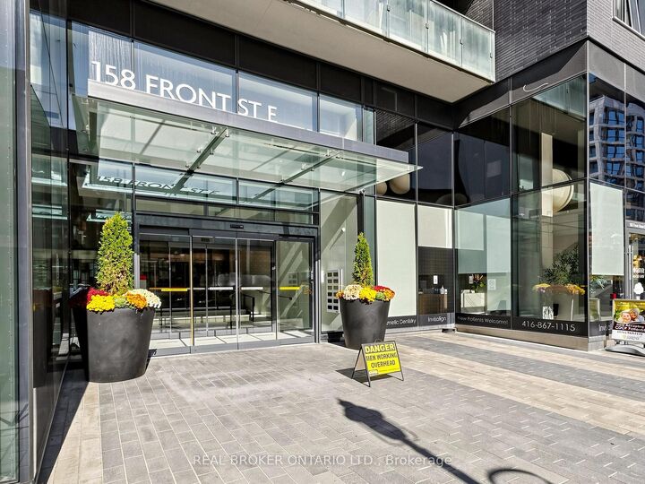 Property Photo:  158 Front Street E 816  ON M5A 0K9 
