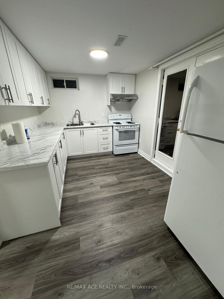 Property Photo:  1644 Pepperwood Gate Bsmt  ON L1X 2K1 
