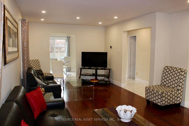 Property Photo: 5164 Palomar Crescent Upper ON L5R 2W9