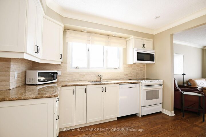 Property Photo:  886 Trojan Avenue  ON K1K 2R2 