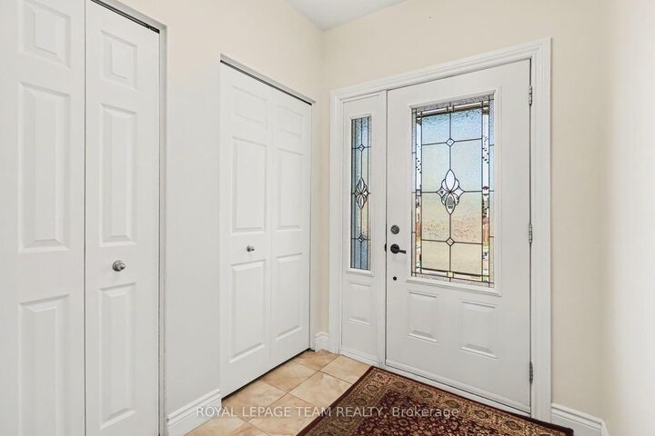 Property Photo:  624 St Lawrence Street  ON K0C 2K0 