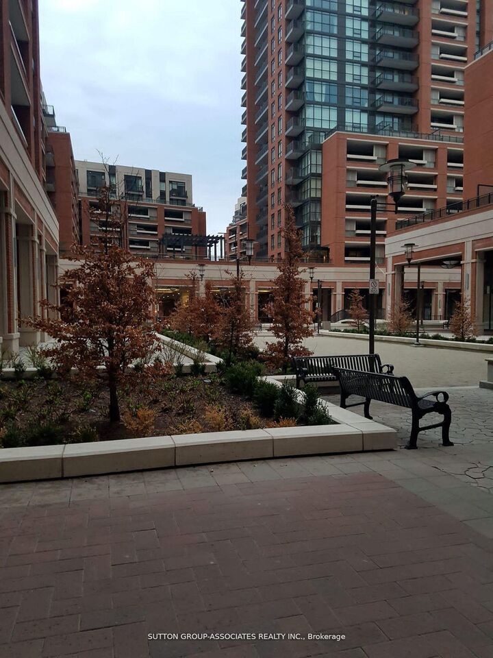 Property Photo:  830 Lawrence Avenue W 541  ON M6A 1C3 