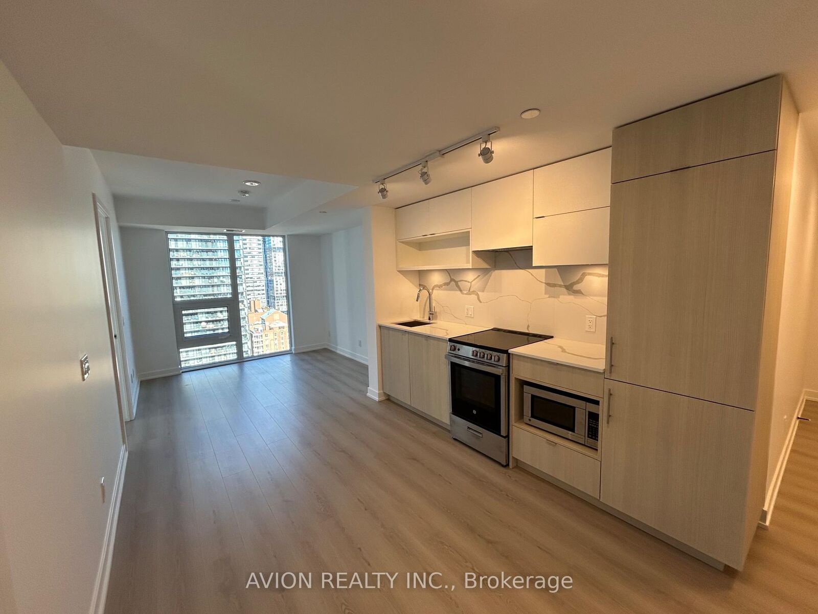 Property Photo:  100 Queen Street E 2215  ON M5C 0B5 