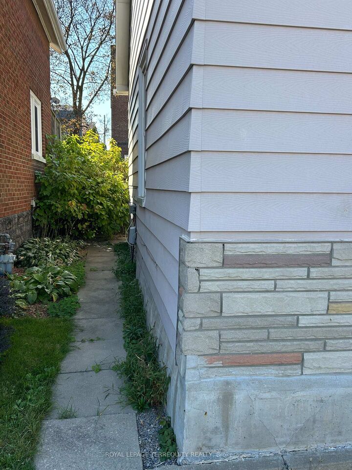 Property Photo:  292 Celina Street  ON L1H 4P1 