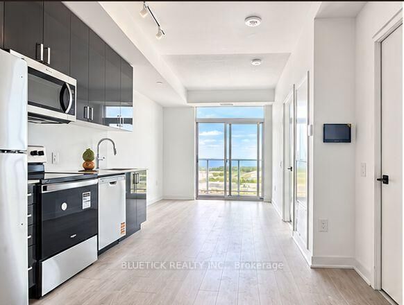Property Photo:  2782 Barton Street E 1413  ON L8E 0L3 