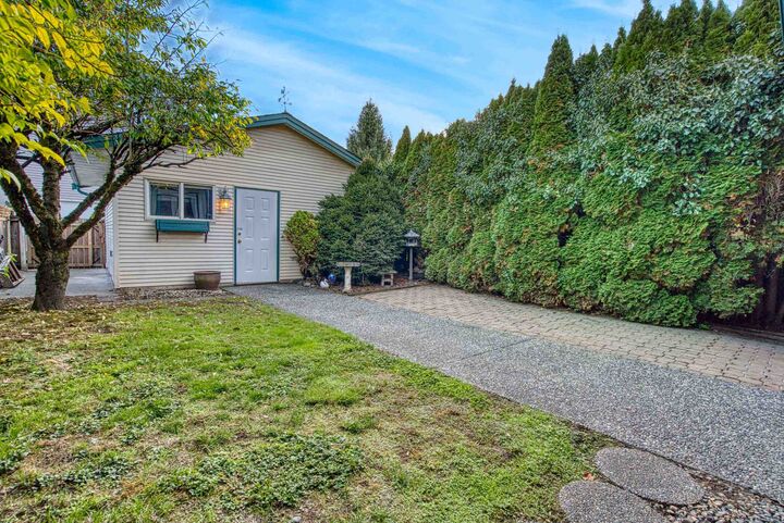 Property Photo: 34632 4 Avenue BC V2S 8B8