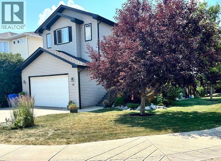 Property Photo:  32 Meadowpark Place  AB T0M 0N0 