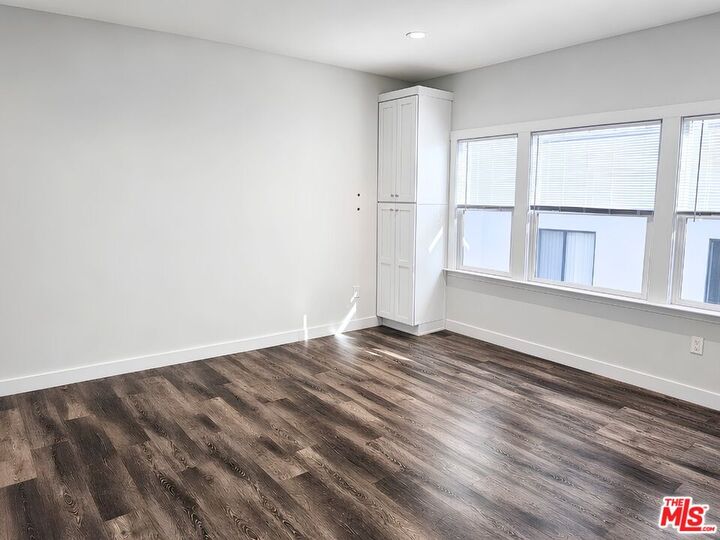 Property Photo:  831 S Catalina St, Unit 1/2  CA 90005 