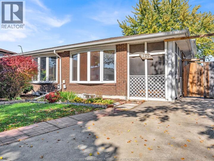 Property Photo:  9832 Lynngrove Crescent  ON N8R 1B9 