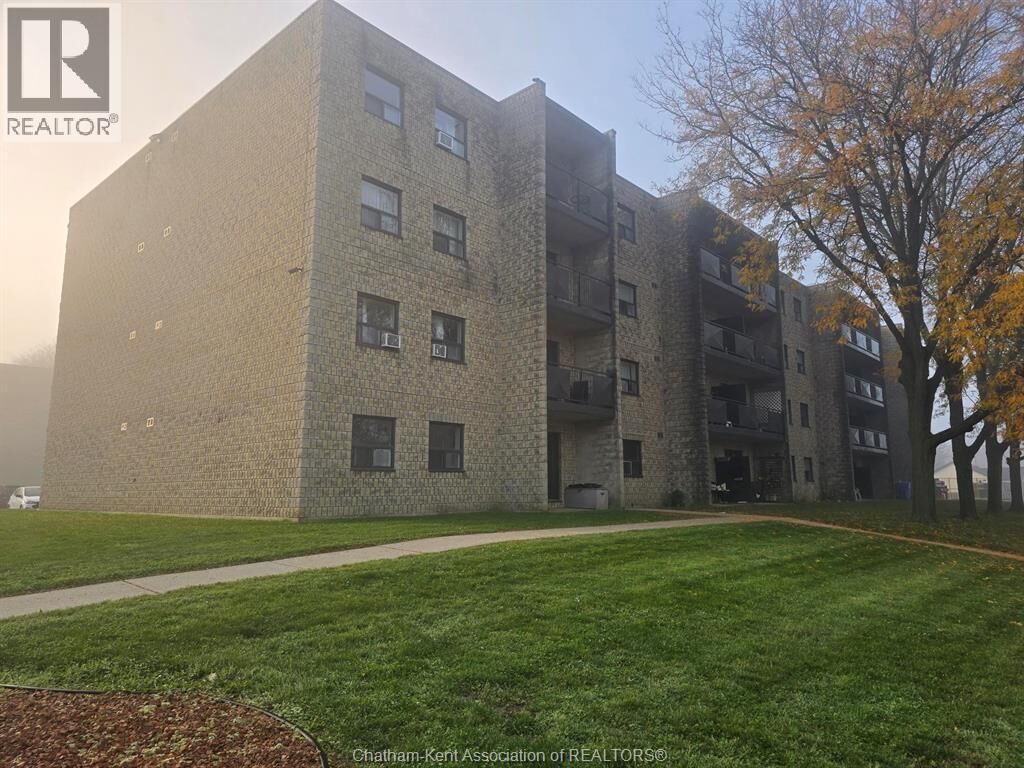 Property Photo:  108-140 Park Avenue  ON N7M 3V6 
