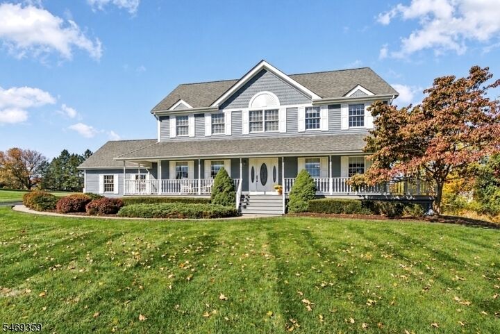 Property Photo:  4 Richmond Hill Dr  NJ 07871 