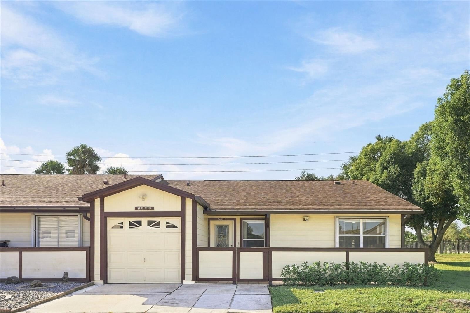 Property Photo:  5800 Sagunto Street  FL 32807 