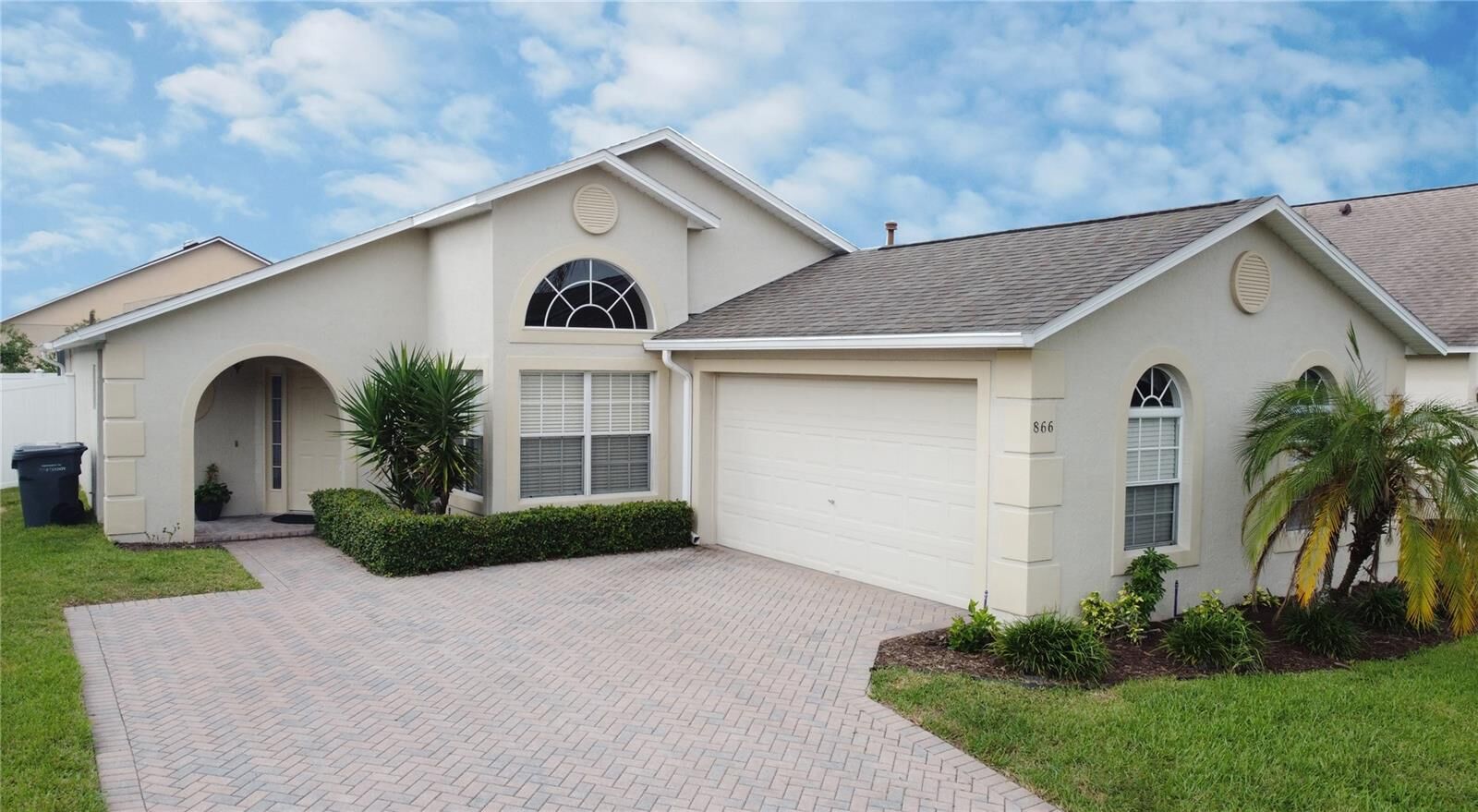 Property Photo:  866 Knightsbridge Cir  FL 33896 