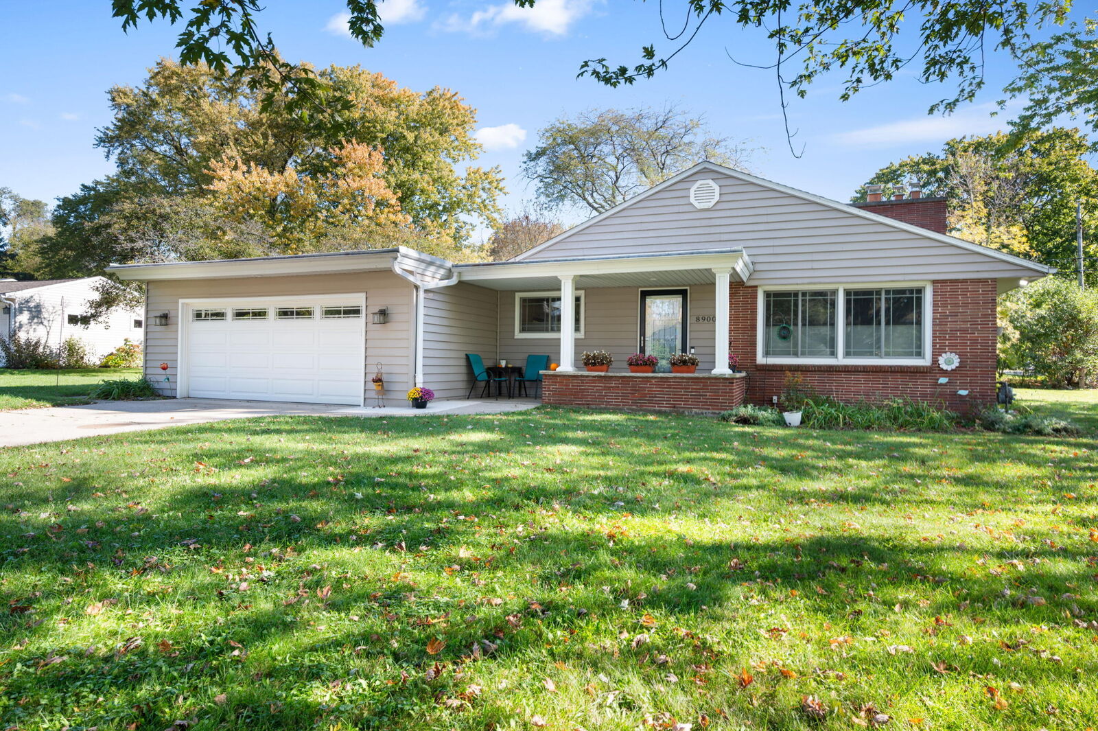 Property Photo: 8900 N Greenvale Rd WI 53217