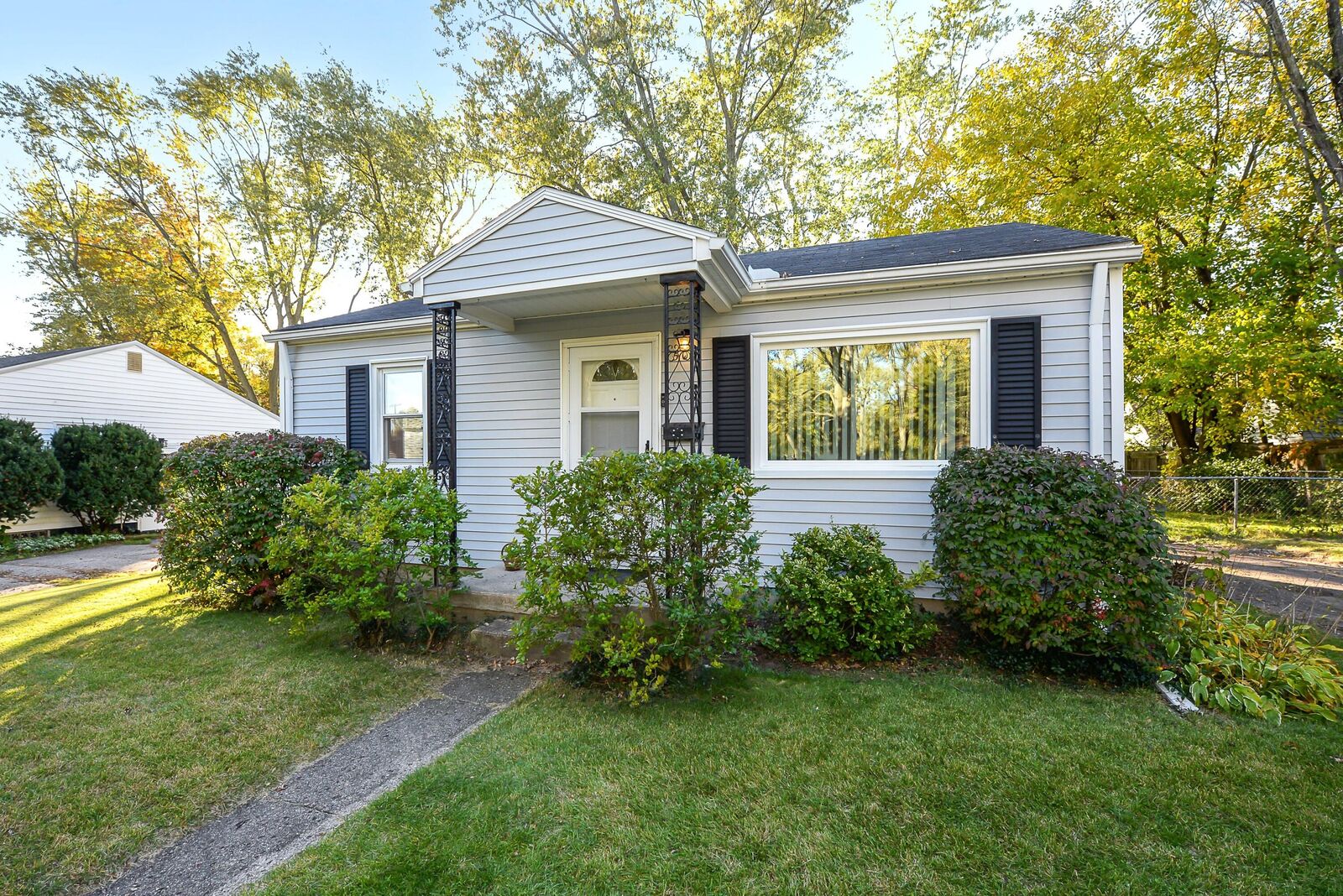 Property Photo:  501 Hollis Avenue  MI 48198 