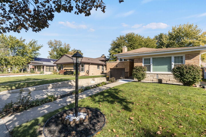 Property Photo:  7311 N Kedvale Avenue  IL 60712 