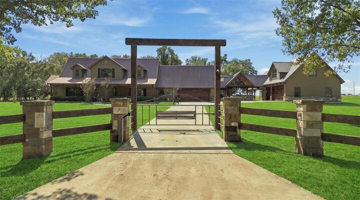Property Photo:  465 County Road 1070  TX 75487 